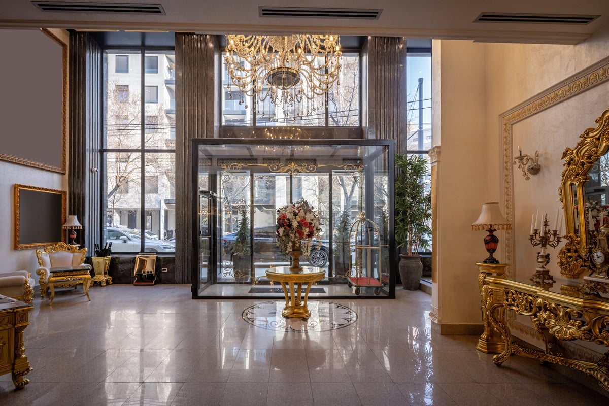 Elegant hotel reception with marble flooring - Long Island building entrance